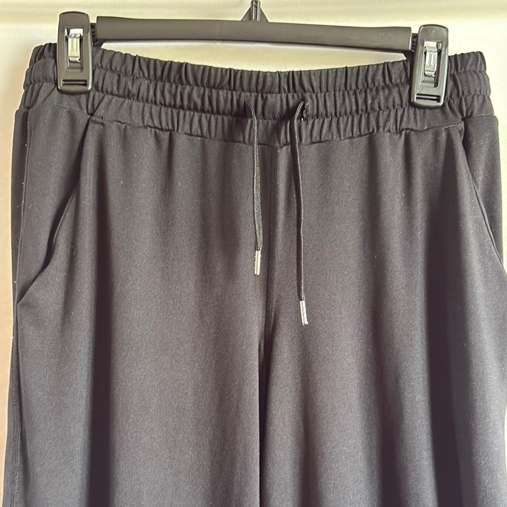 Tuff Athletics Black Capri Pants with Elastic Waistband - Picture 2 of 10